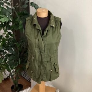 Angel Kiss army green vest Woman’s size Medium collared open neck rivets